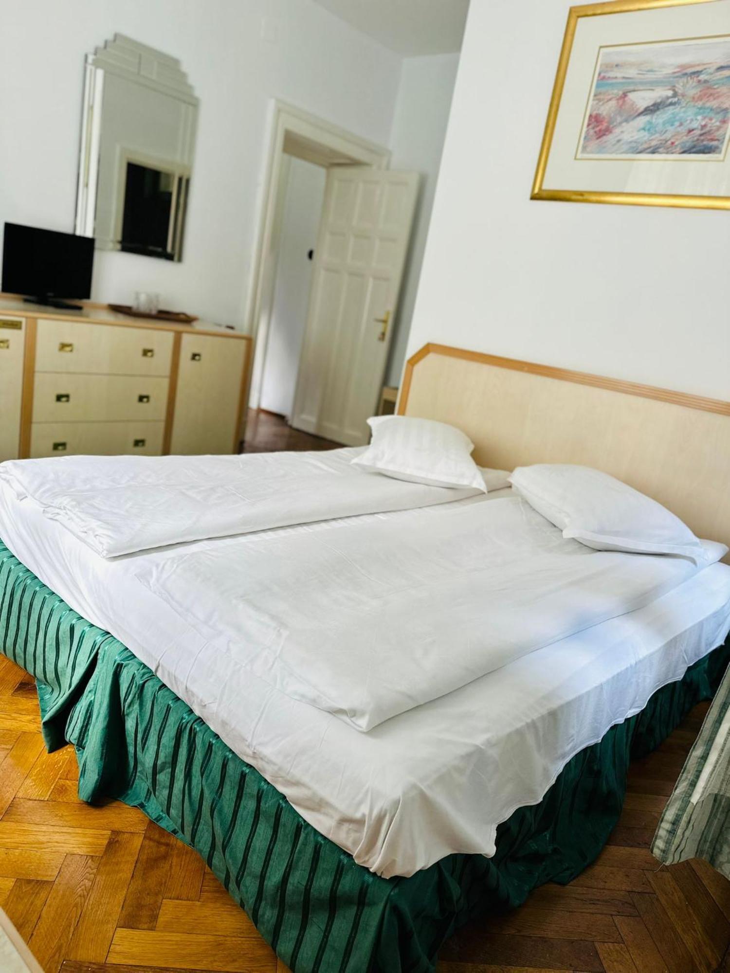 Rapsodia Sinaia Bed & Breakfast Ngoại thất bức ảnh