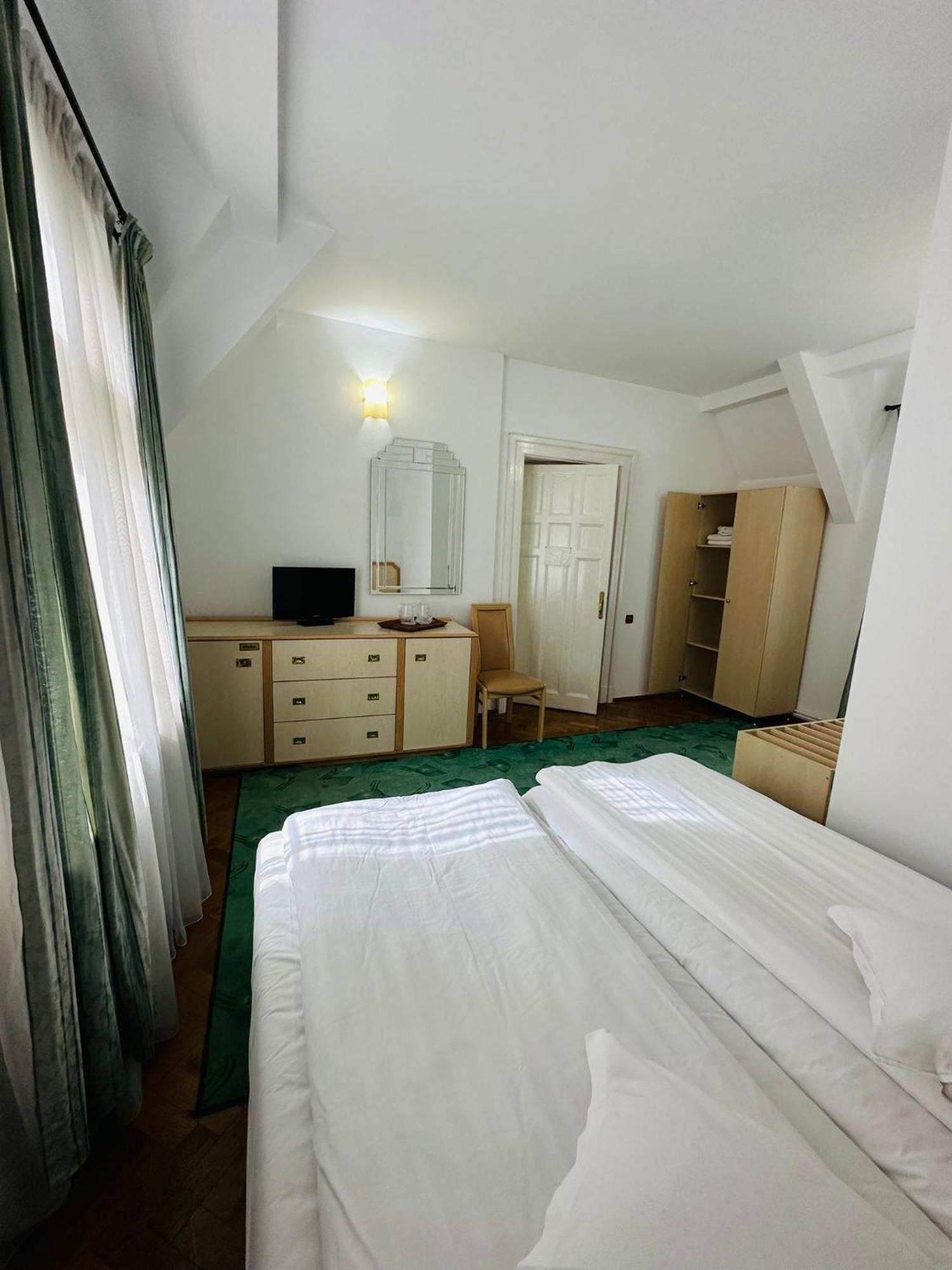 Rapsodia Sinaia Bed & Breakfast Ngoại thất bức ảnh