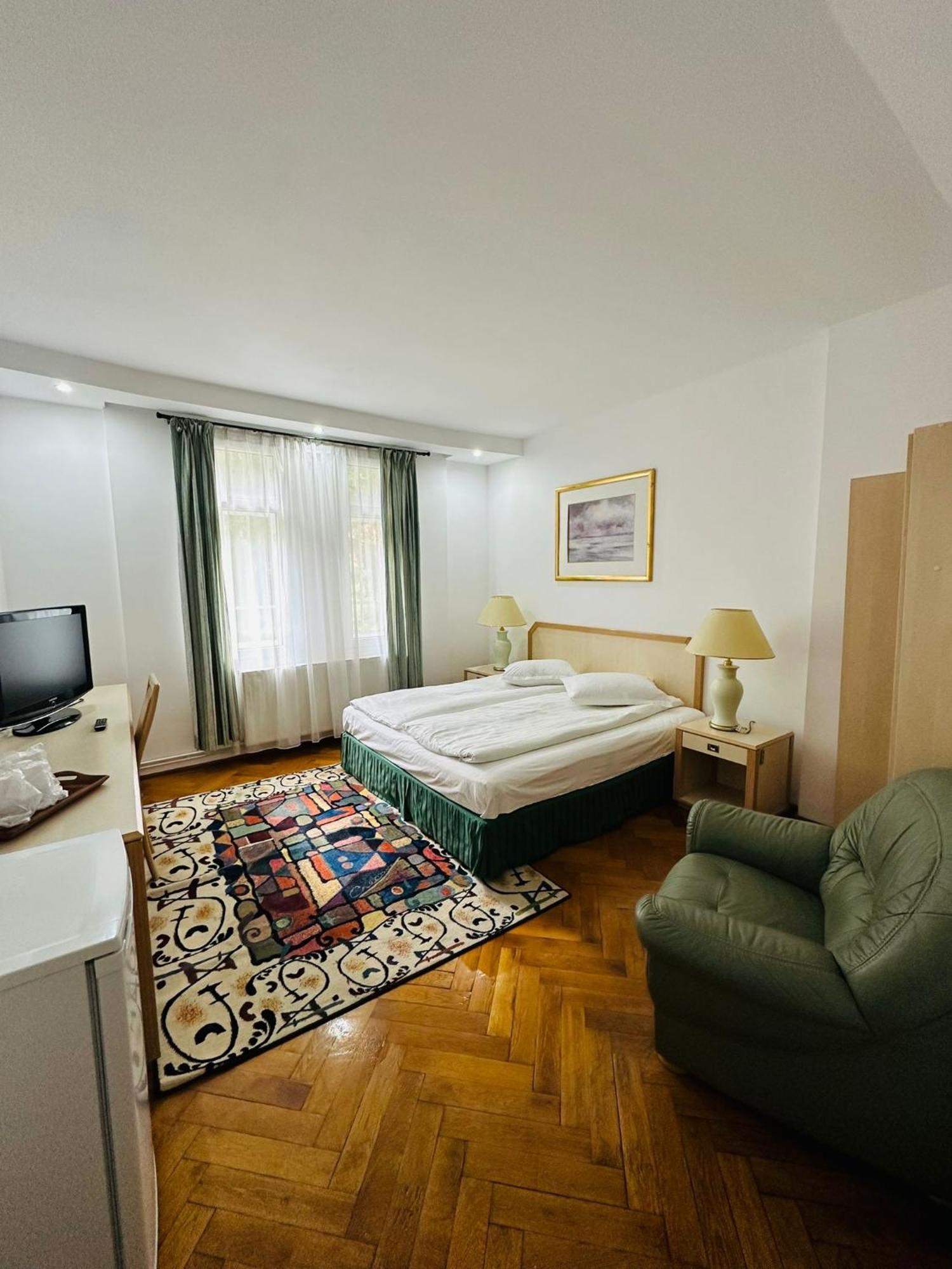 Rapsodia Sinaia Bed & Breakfast Ngoại thất bức ảnh